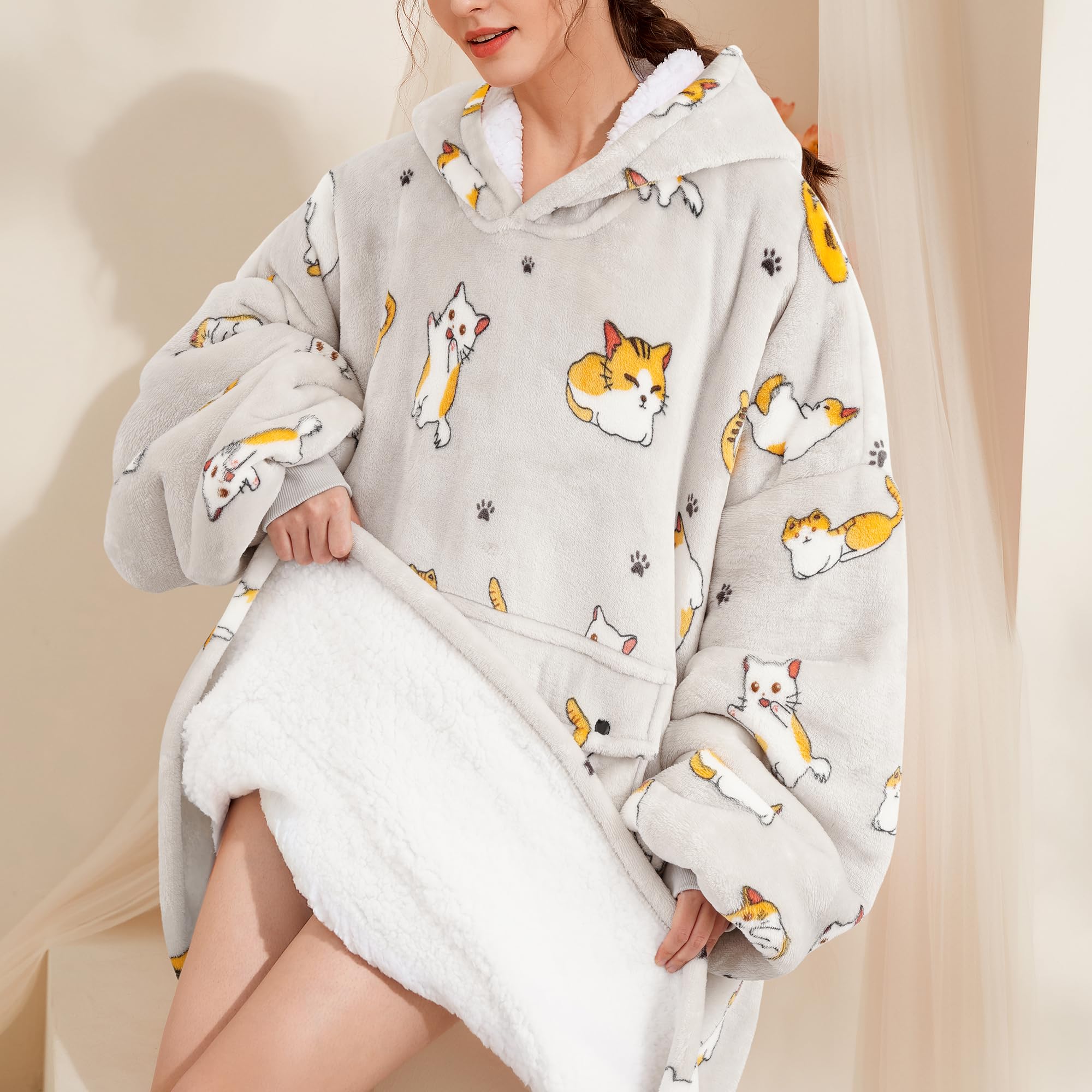 Narecte oversized hood surrounds you with extra warmth