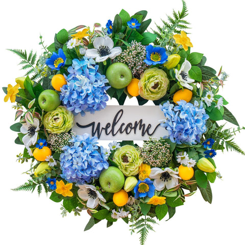 NaturaWre gift-ready wreath perfect for housewarmings and seasonal celebrations.