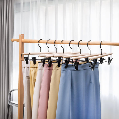 Nature Smile beech wood hanger with 2 adjustable clips
