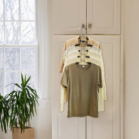 Nature Smile Height 18.9 inches keeps full-length garments neatly aligned.