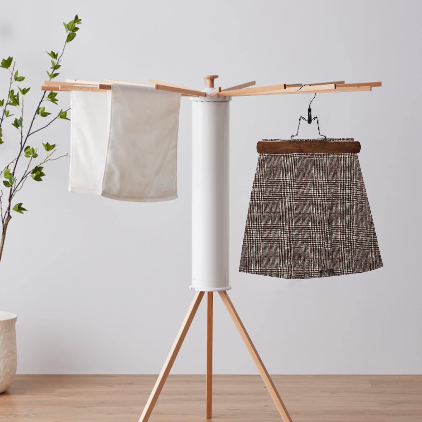 Nature Smile velvet-lined bars provide secure grip for delicate fabrics