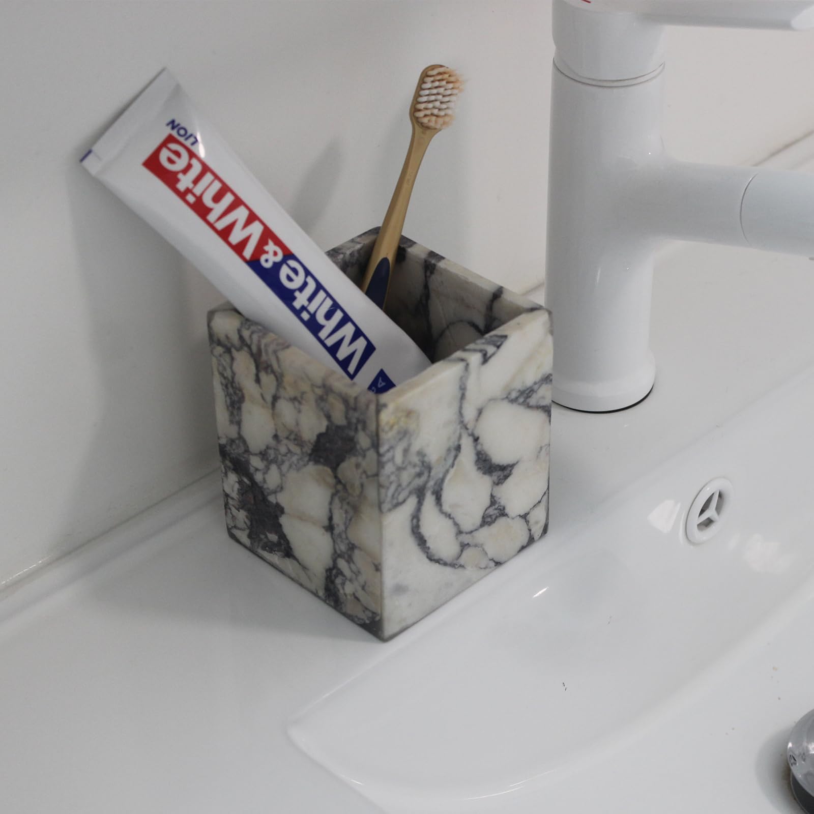 Natust Calacatta Viola makeup brush holder with marble texture for vanity