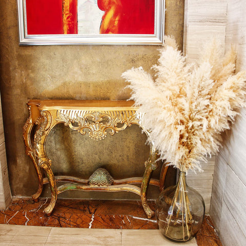 Naunauya fluffy pampas arrangement enhances cozy tablescapes and centerpieces.