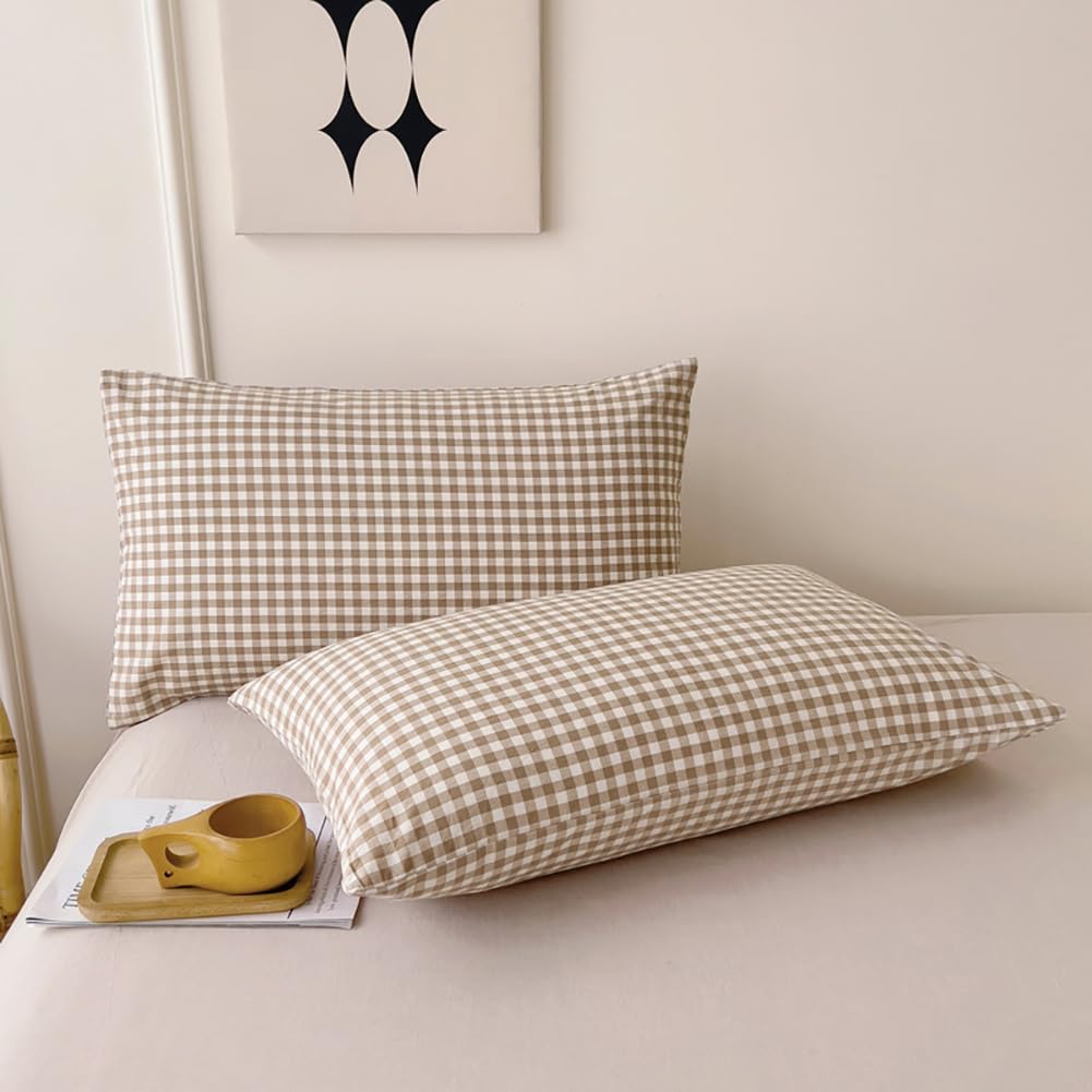 Nayoroom brown gingham dorm room settings highlight breathable fabric.