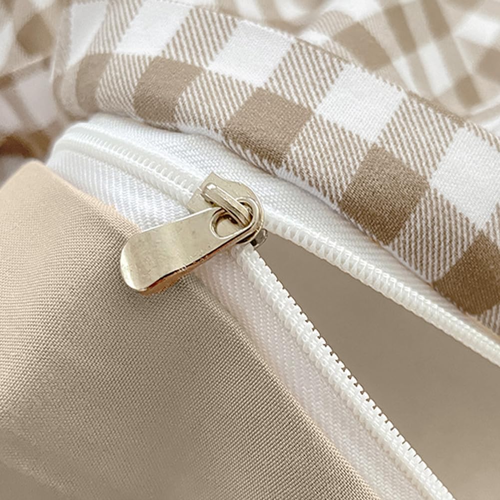 Nayoroom interior corner ties secure the comforter in place.