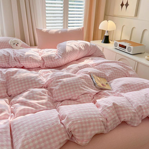 Nayoroom duvet cover with four corner ties keeps the insert secure.