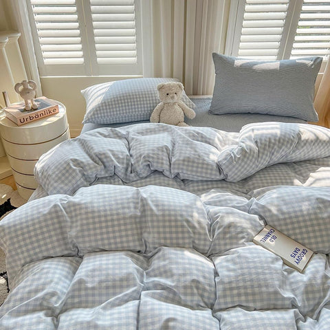 Nayoroom duvet-entry with hidden zipper for easy insertion.