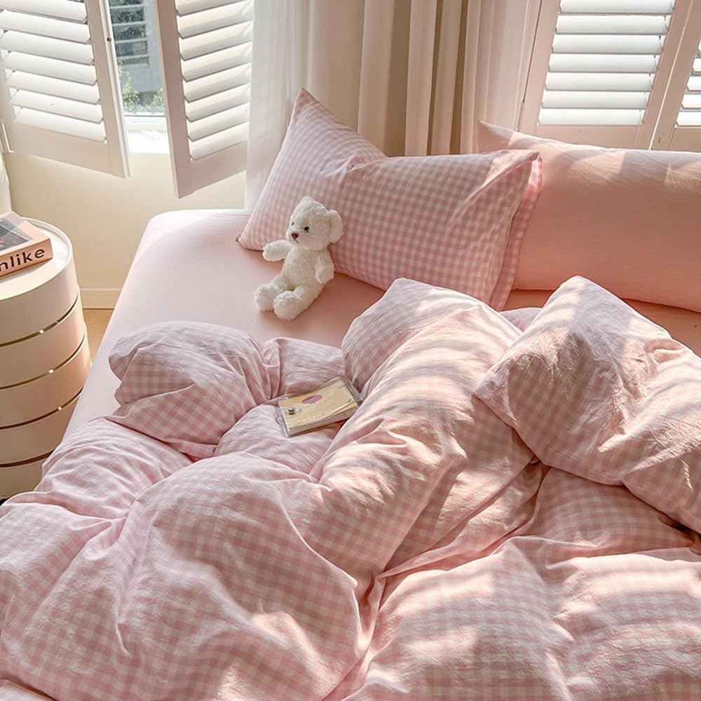 Nayoroom duvet cover with hidden zipper for easy changing.