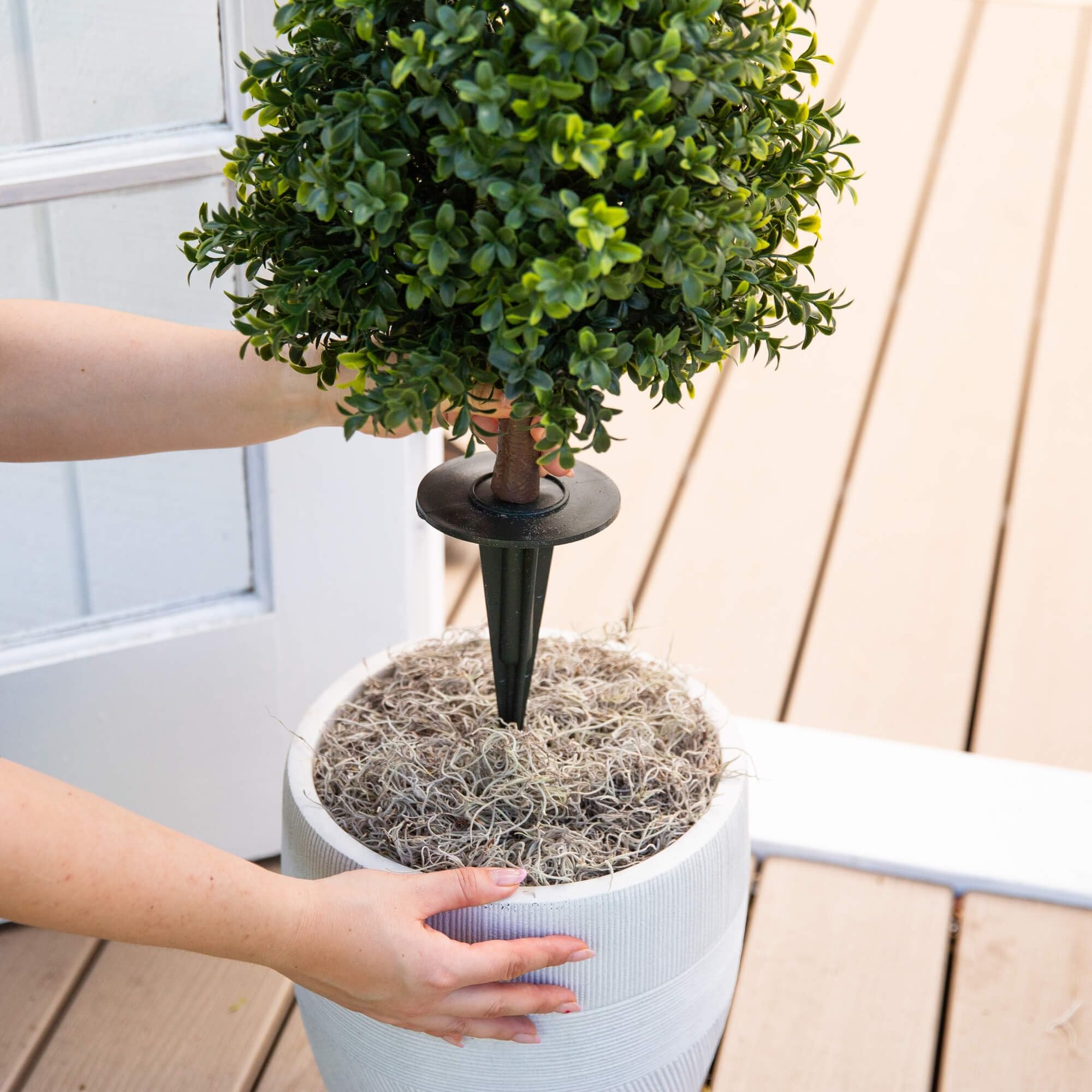 Nearly Natural bendable boxwood branches let you customize a full look.
