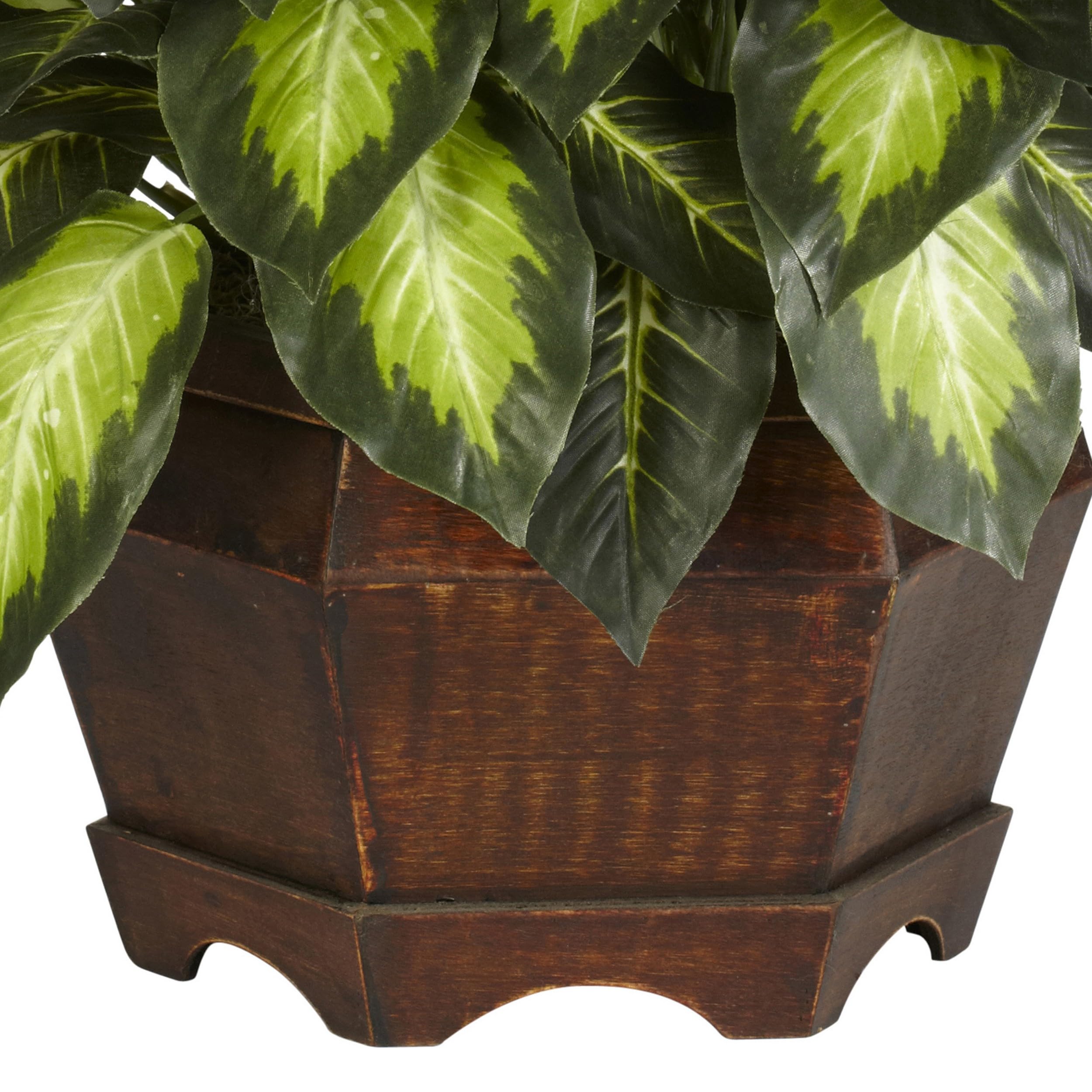 Dust and wipe-friendly design keeps the look fresh with minimal effort.