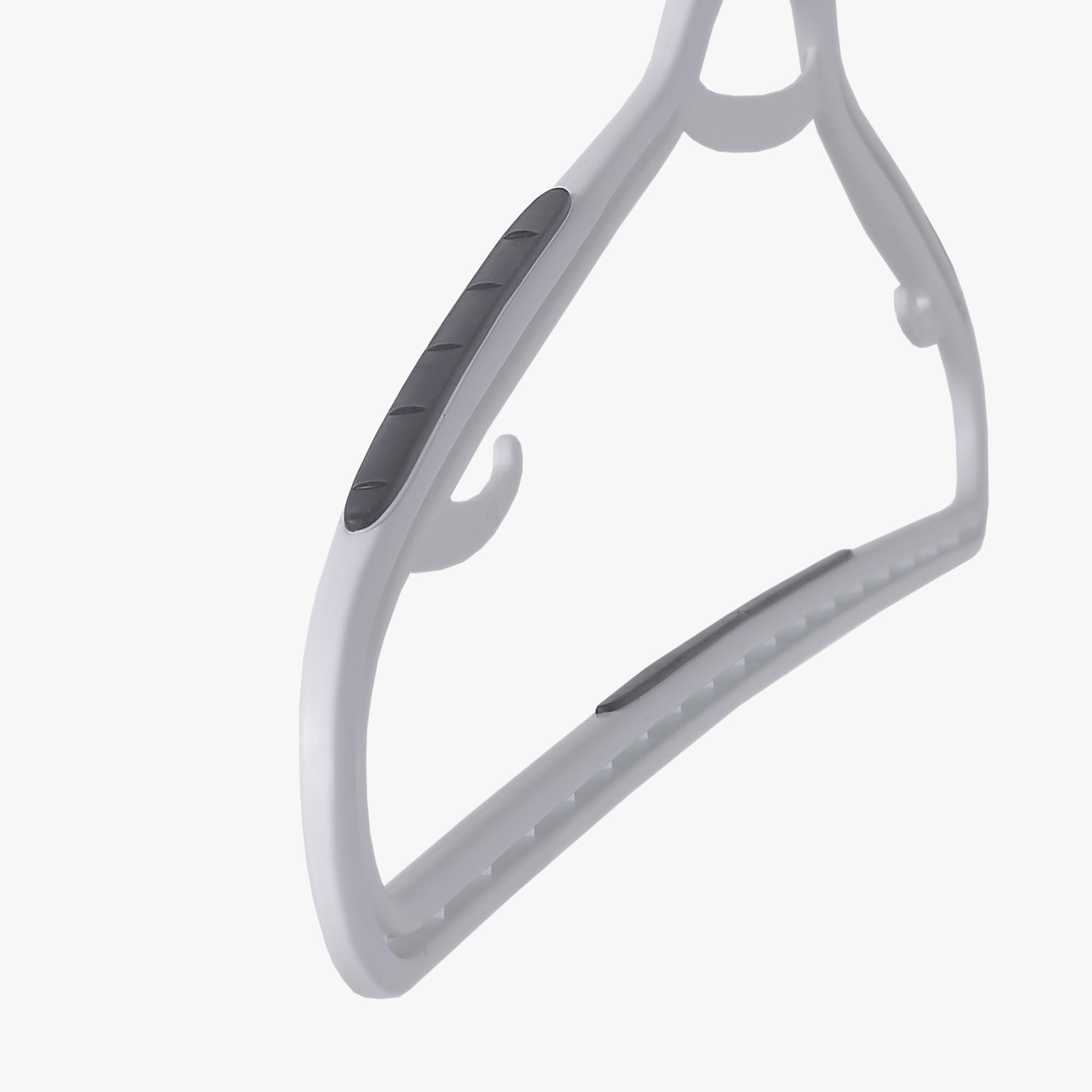 Neatfreak robust W-frame construction supports heavy garments like coats.
