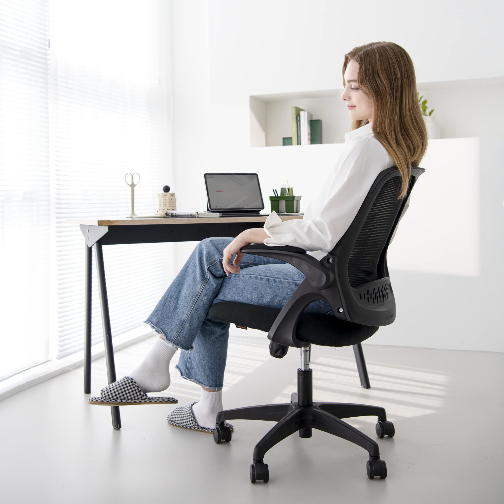 NEO CHAIR FSC-certified wood frame provides reliable internal support