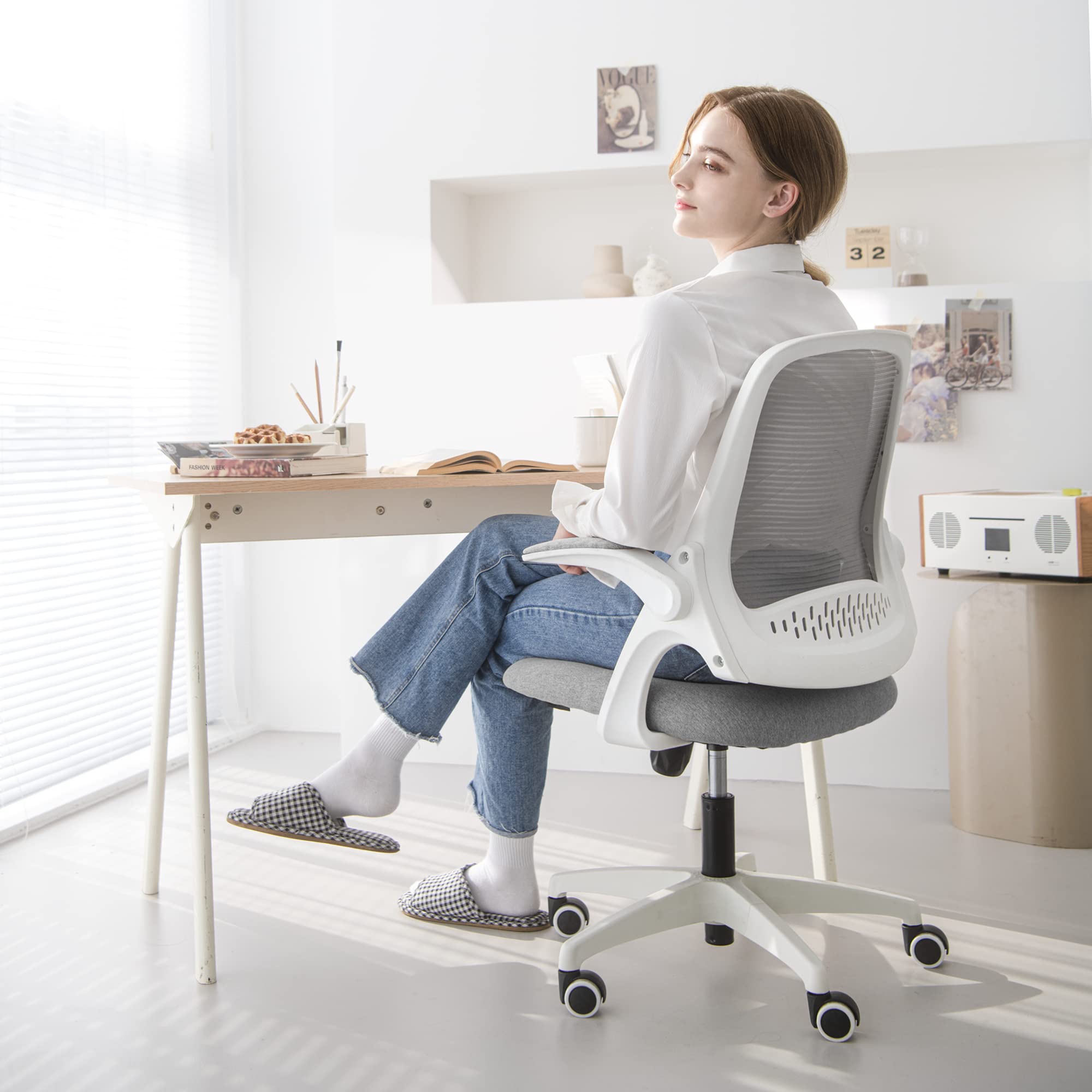 NEO CHAIR FSC-certified wood frame adds sustainable internal support.