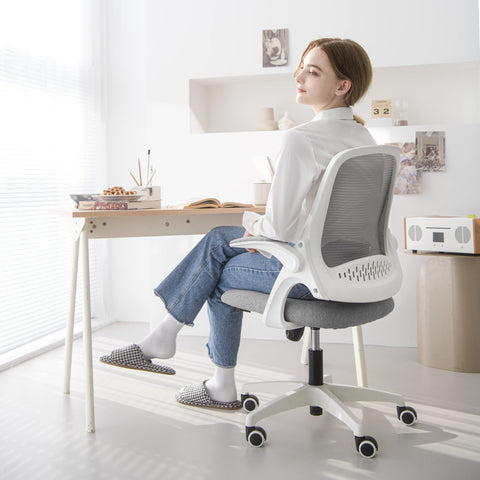 NEO CHAIR FSC-certified wood frame adds sustainable internal support.