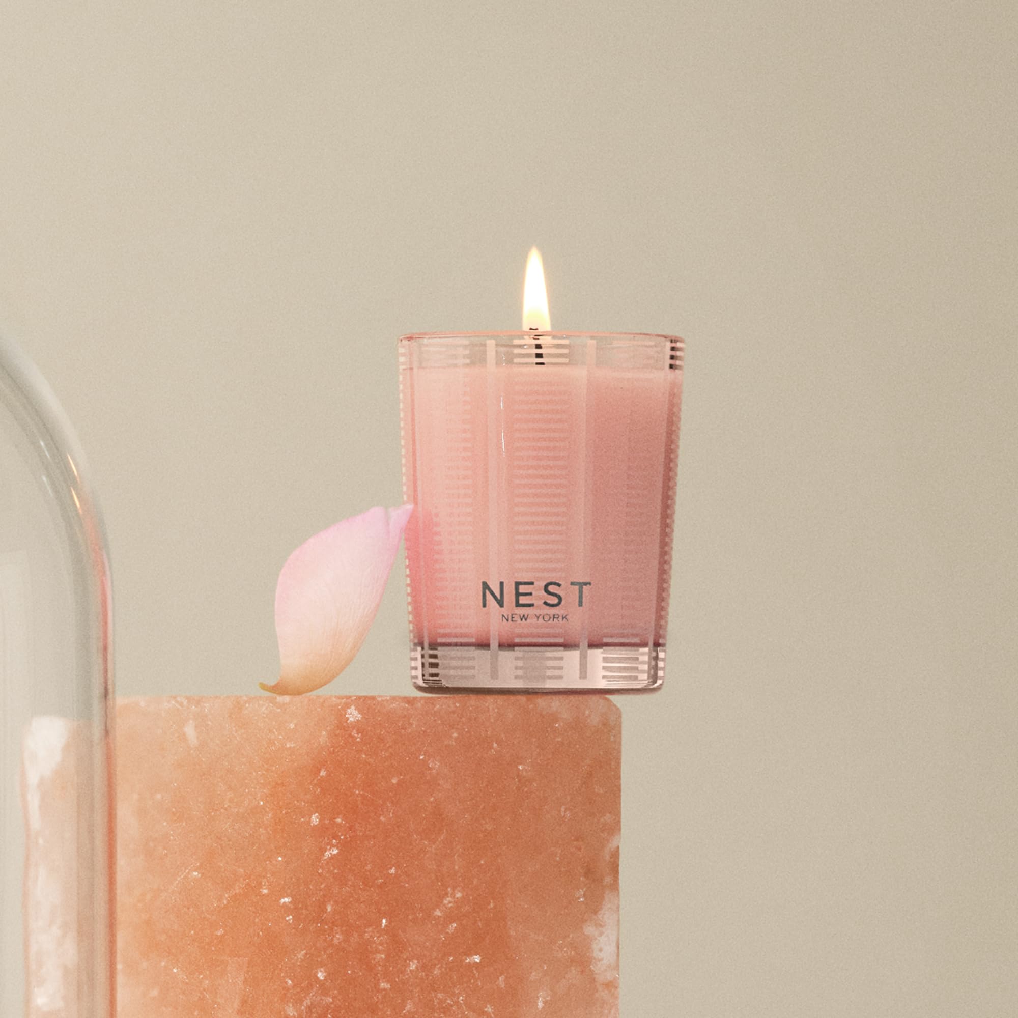 Nest New York luxury wax candle delivering a clean burn and long fragrance.