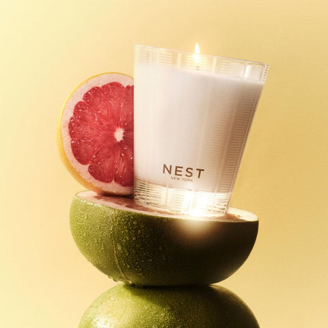 Nest New York Grapefruit fragrance notes mingle with green and floral hints.