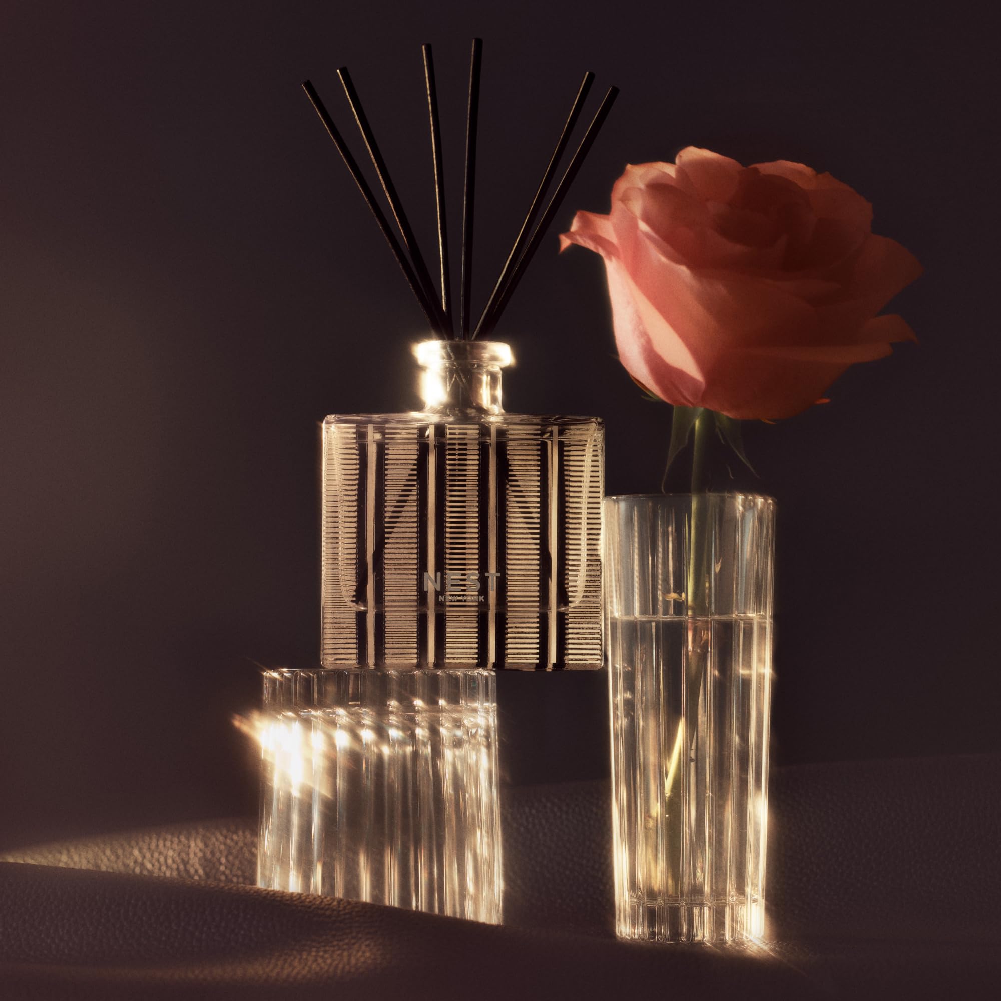 Close-up of the reusable glass holder for the Rose Noir & Oud diffuser