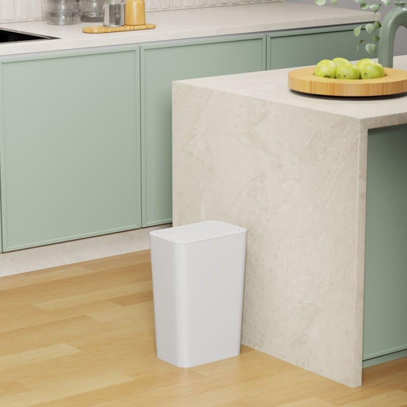 N. NETDOT lightweight kitchen trash can easy to move around.