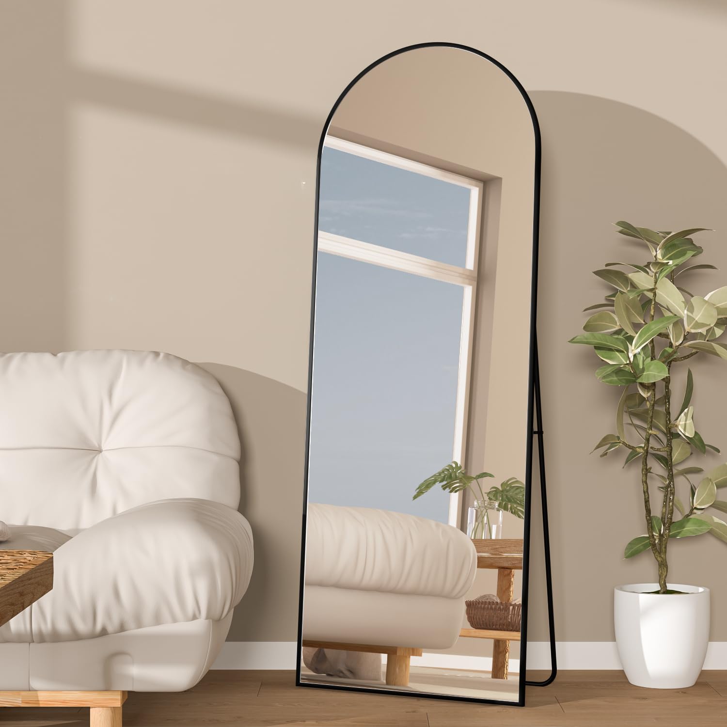 NEUWEABY reinforced packaging protects the mirror during shipping.