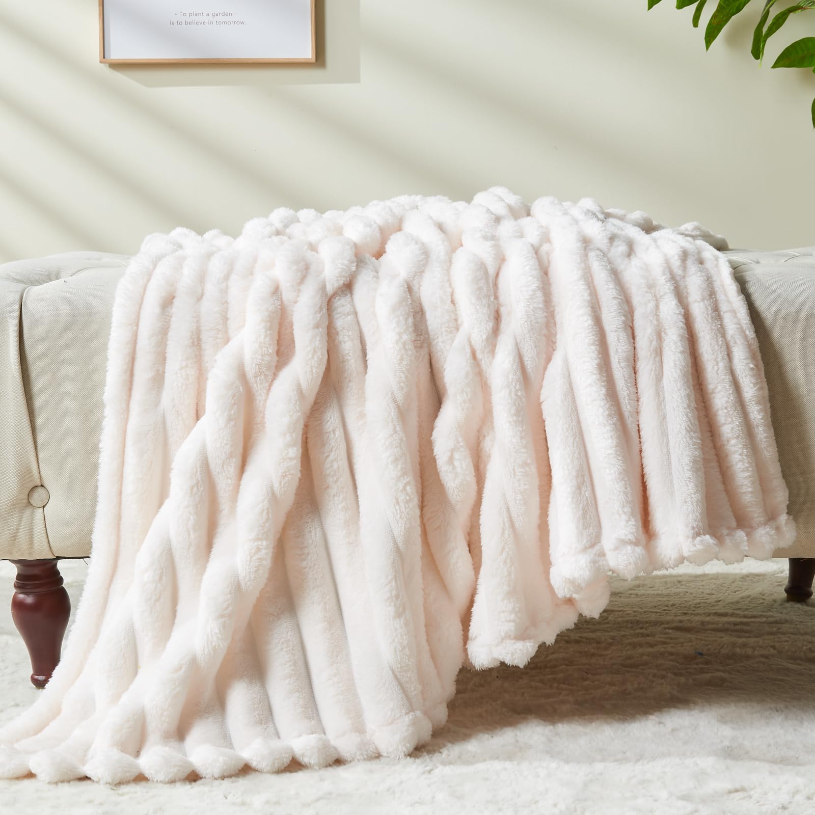 NEWCOSPLAY machine-washable easy-care blanket fits busy households