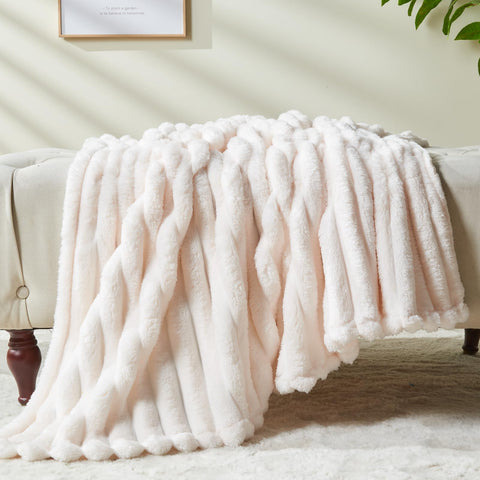 NEWCOSPLAY machine-washable easy-care blanket fits busy households