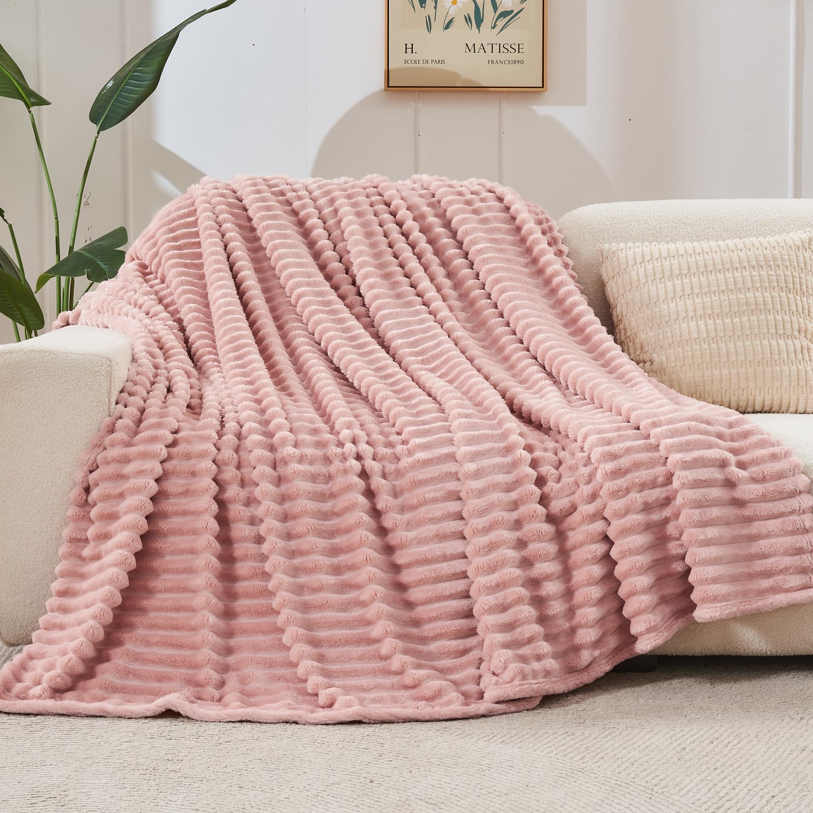 NEWCOSPLAY microfiber fibers create an ultra-soft, breathable feel