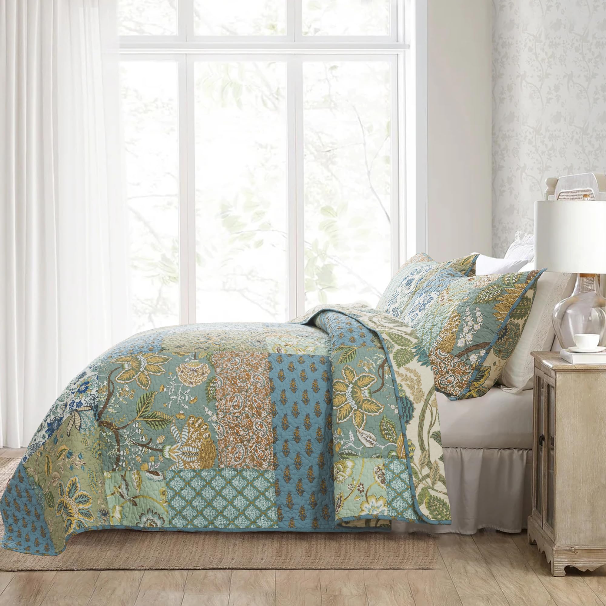 NEWLAKE reversible quilt lets you switch looks effortlessly