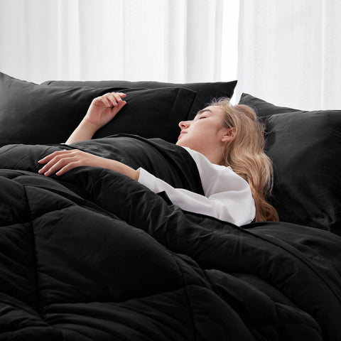 Newspin Queen Comforter Set Black on bed showcasing fluffy warmth and balanced loft