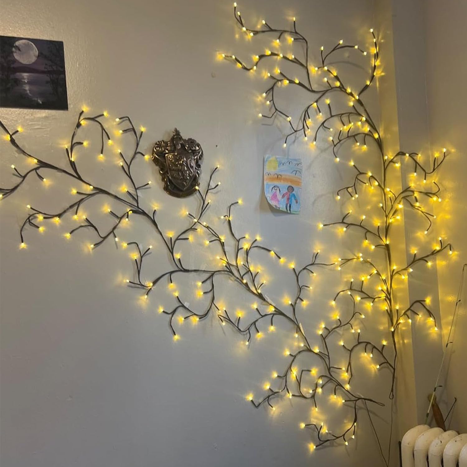 NIDISETPJAS Christmas swag vines adding festive wall decor behind a sofa