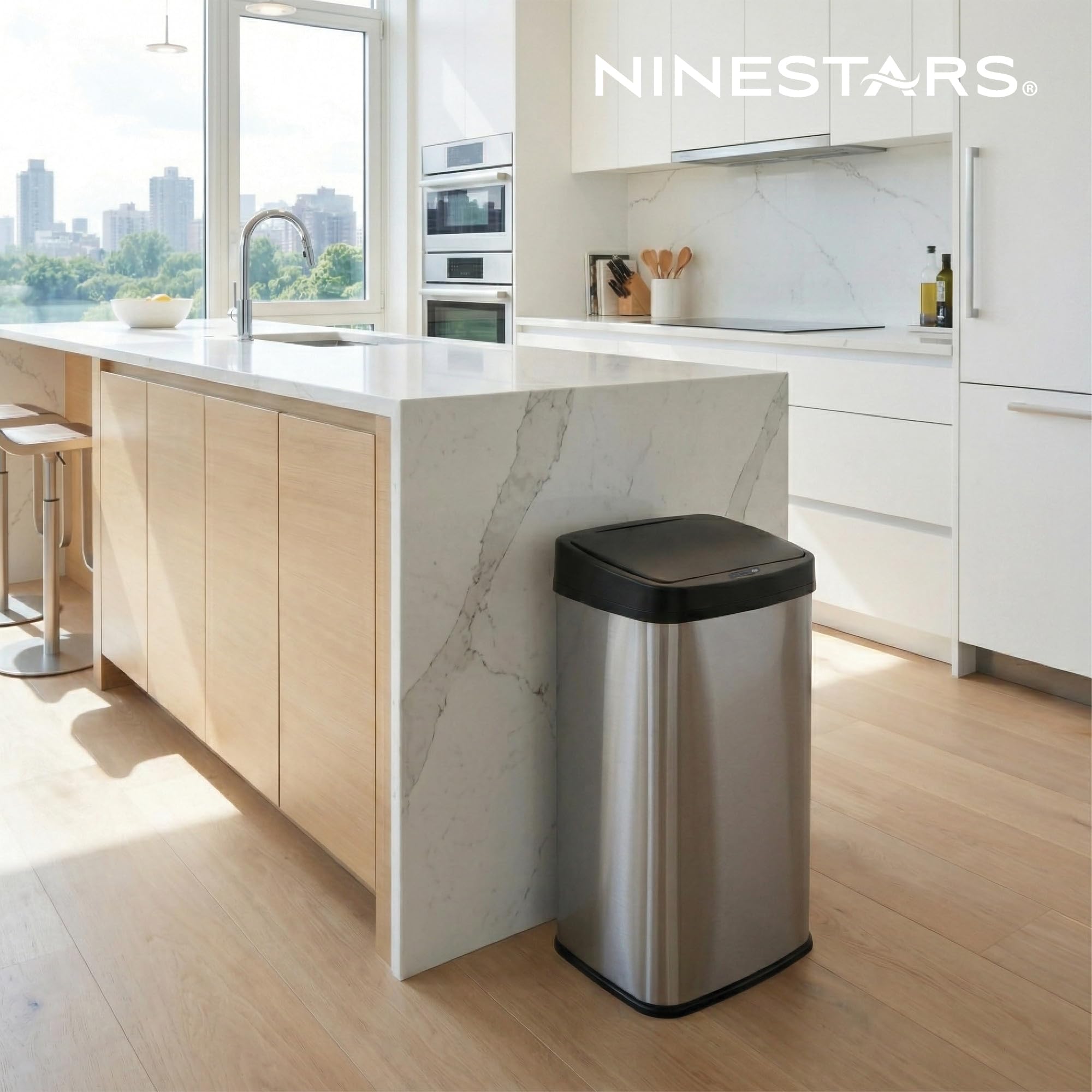 Ninestars odor-sealing lid closed to trap smells effectively