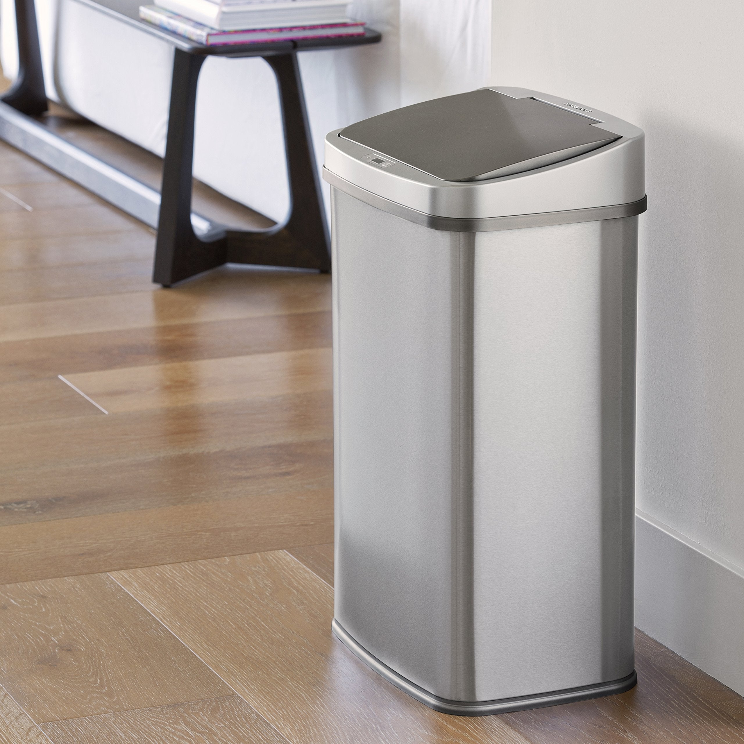 Ninestars stainless steel finish resists fingerprints for easy cleaning.