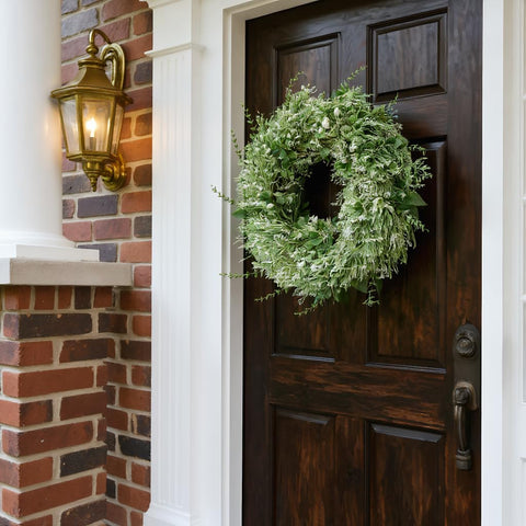 NIOPELO bold front-door statement wreath.