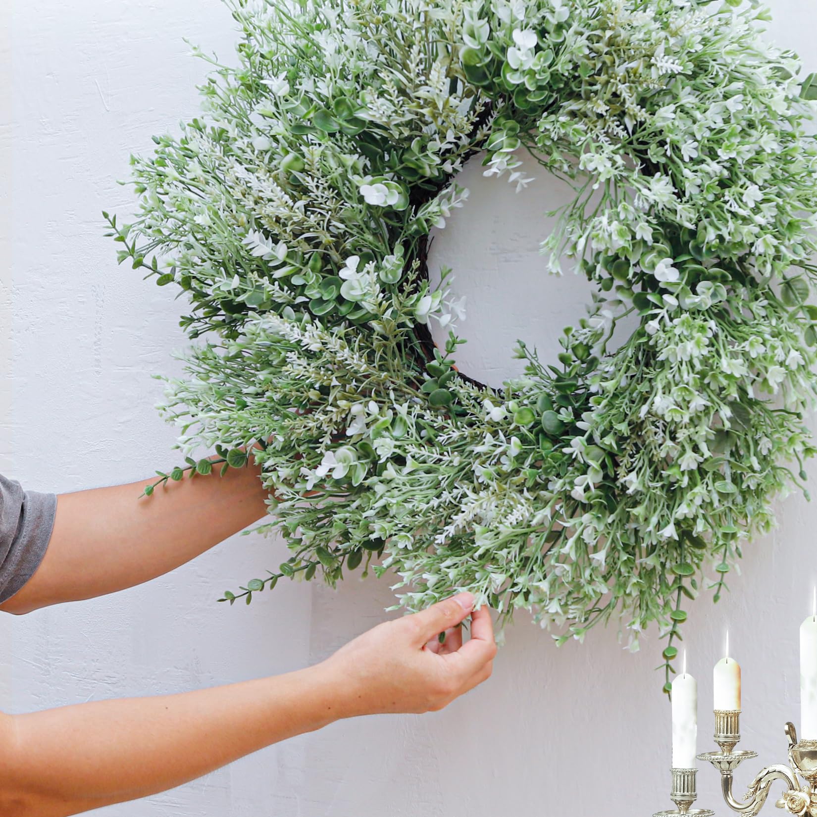NIOPELO wreath with white seeds detail ideal for weddings or festive styling.