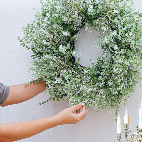 NIOPELO wreath with white seeds detail ideal for weddings or festive styling.