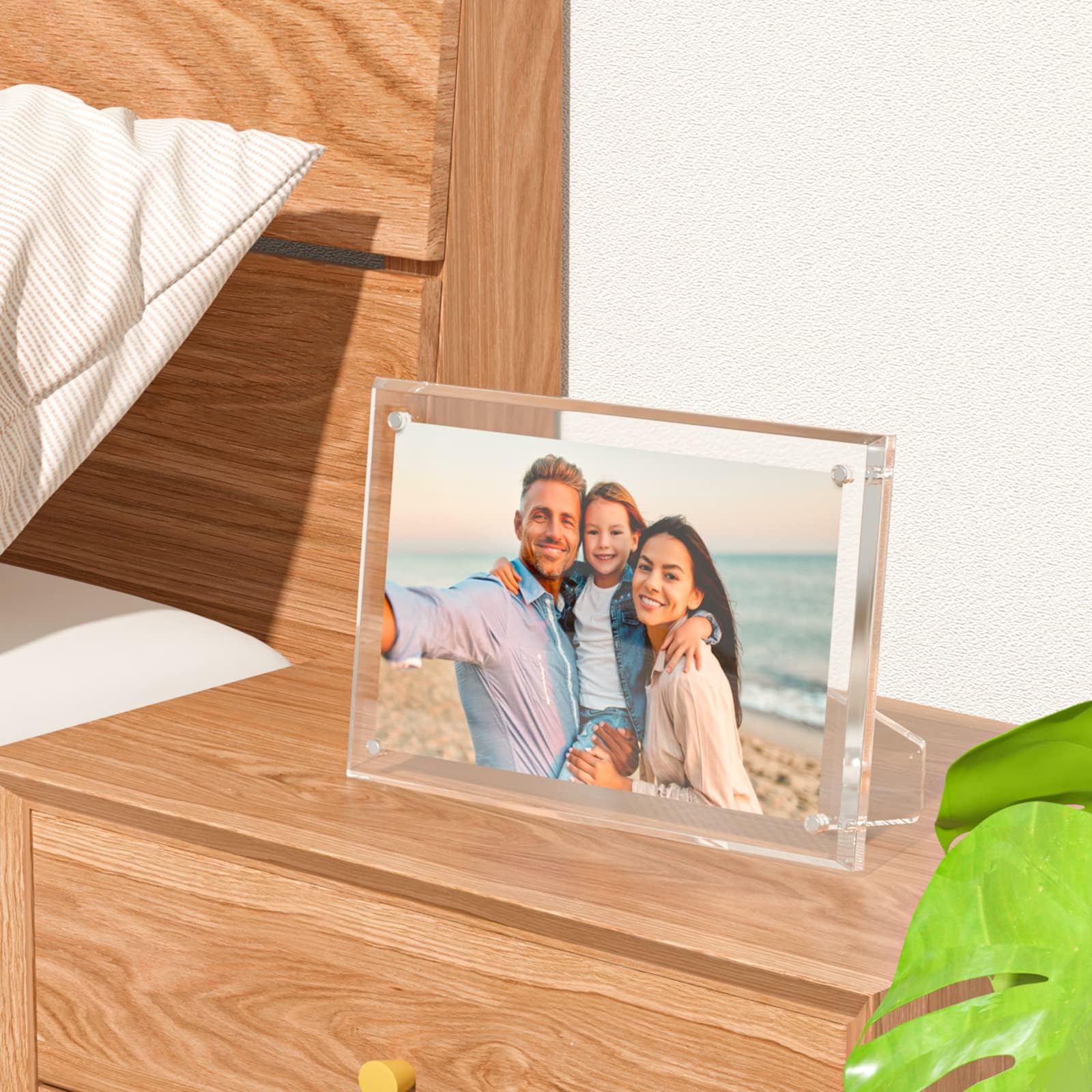 NIUBEE reinforced easel stand keeps the 5x7 display stable in any orientation.