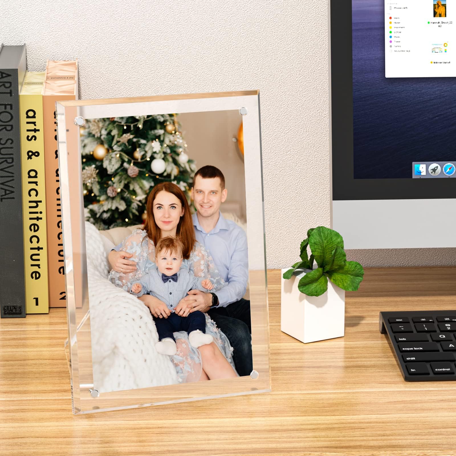 NIUBEE tabletop 5x7 frame designed for floating gallery at home or work.