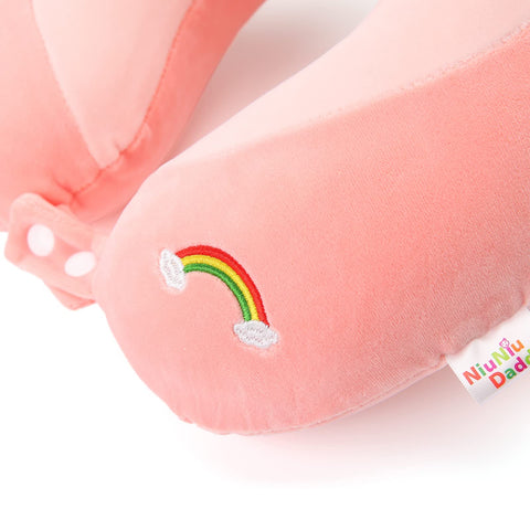 Niuniu Daddy pillow attached to a backpack for easy on-the-go use