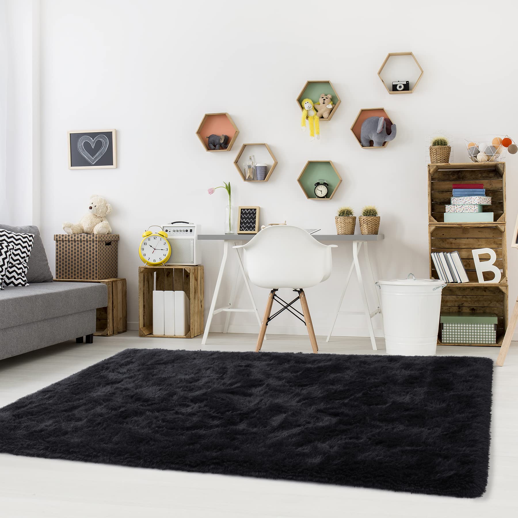 Noahas modern design complements different interiors with versatile color options