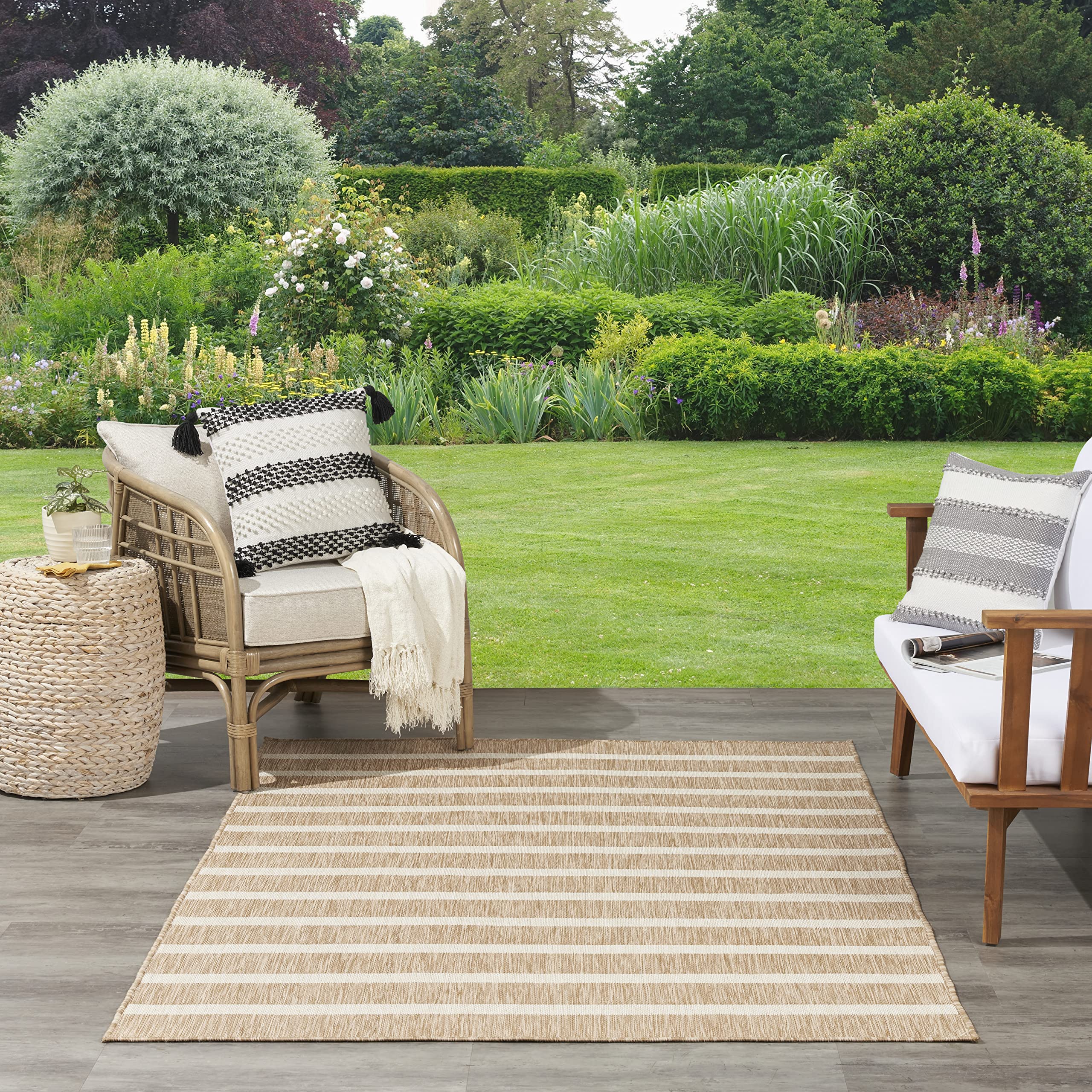 Nourison Positano space-dyed yarns create nuanced color variations