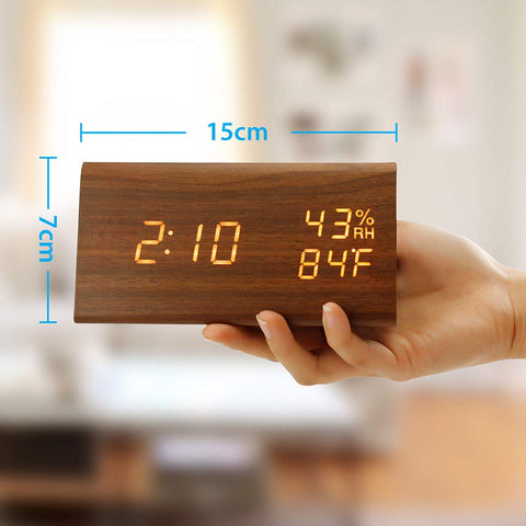 OCT17 clock demonstrates brightness-adjusted display for comfortable nighttime viewing