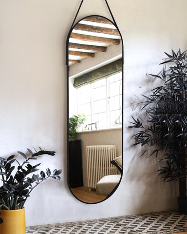 OGCAU oval mirror with aluminum frame for durable elegance in any room.