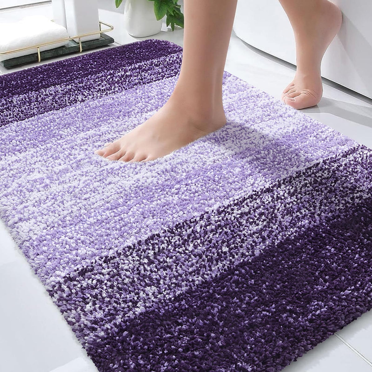 OLANLY bath mat 30x20 gradient stripe features a luxurious color and modern design.