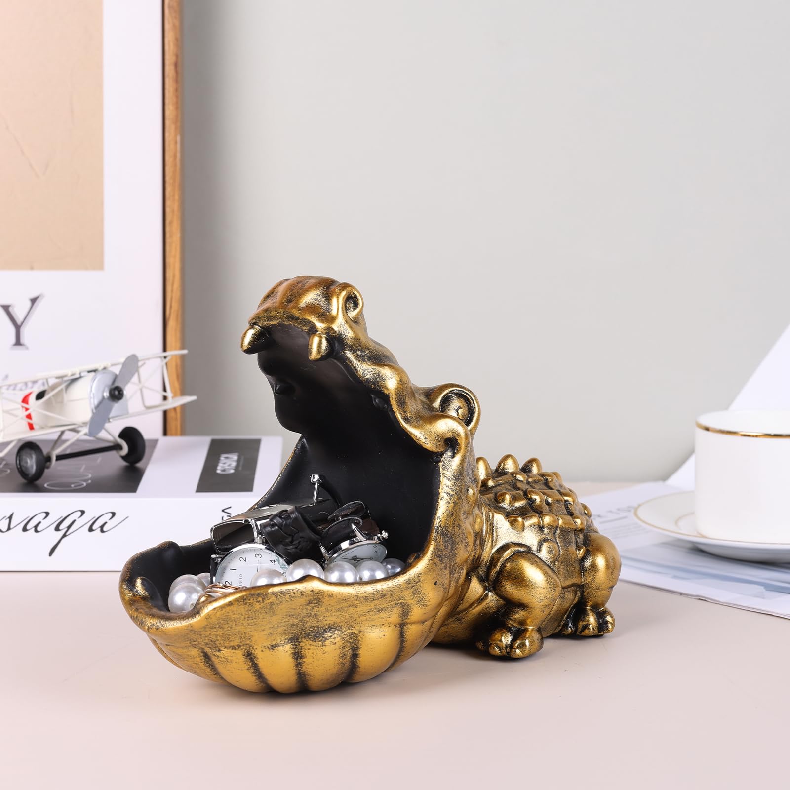 Oliruim gold resin alligator detail adds character and texture