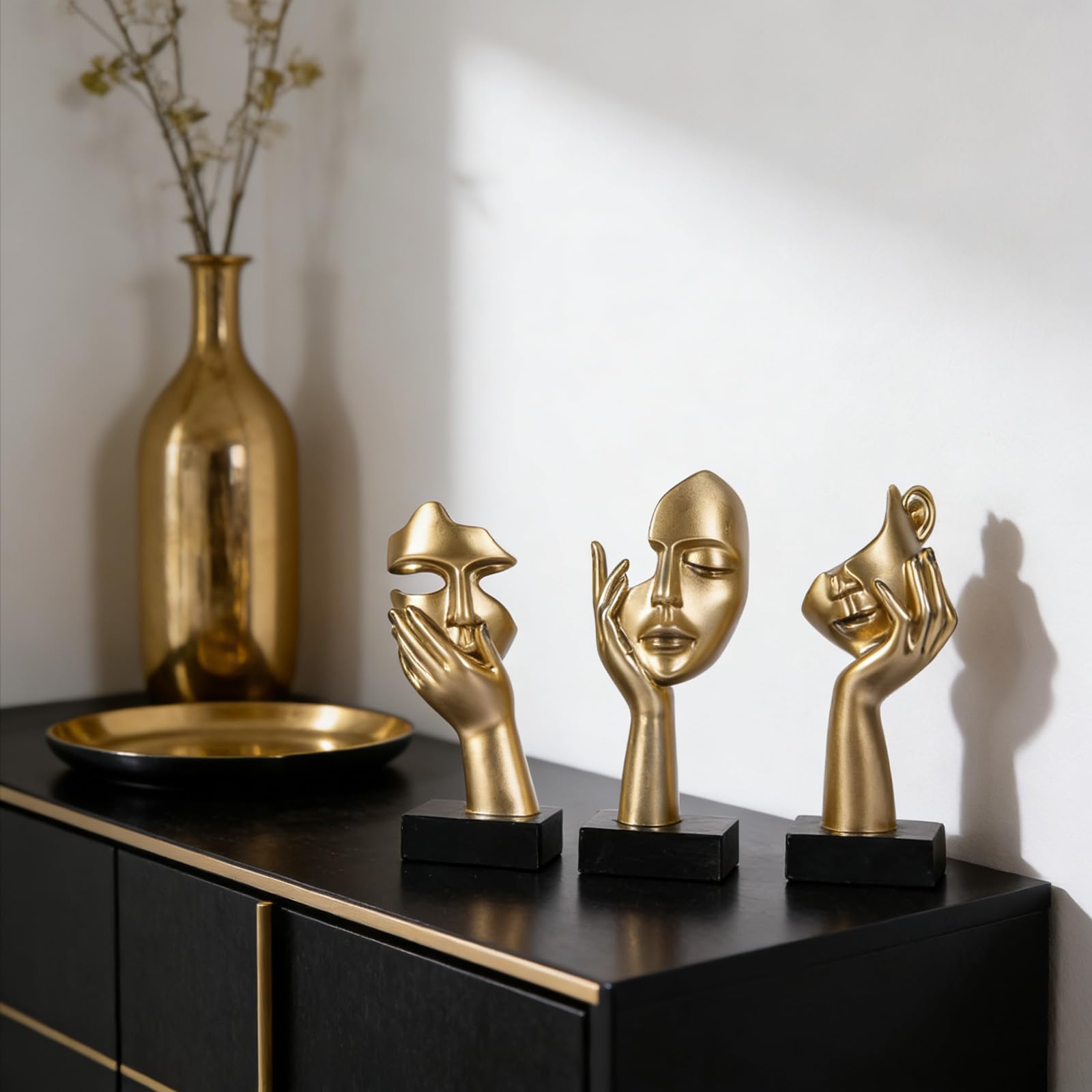 oliruim resin-abstract-figure-set-black-gold elevates tabletops with sculptural texture