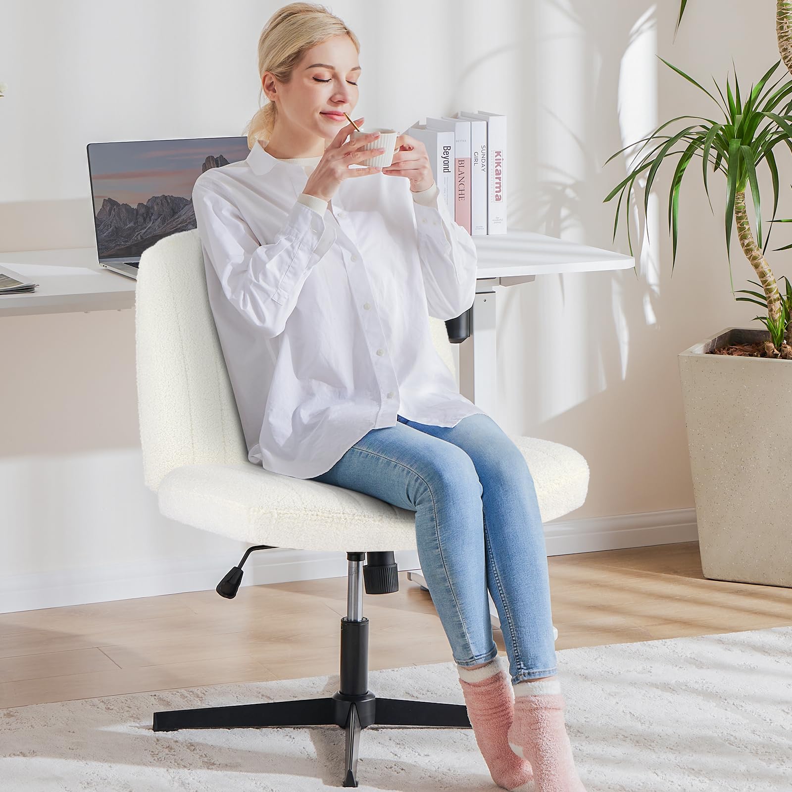 OLIXIS Criss Cross Chair padded furry upholstery for cozy support