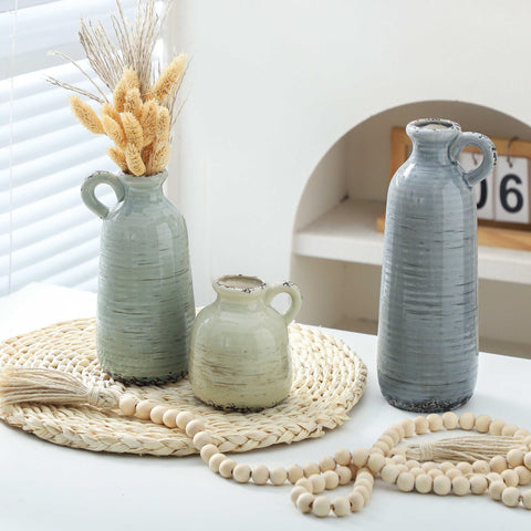 OOIT vase set complements dried flower displays and artificial arrangements.