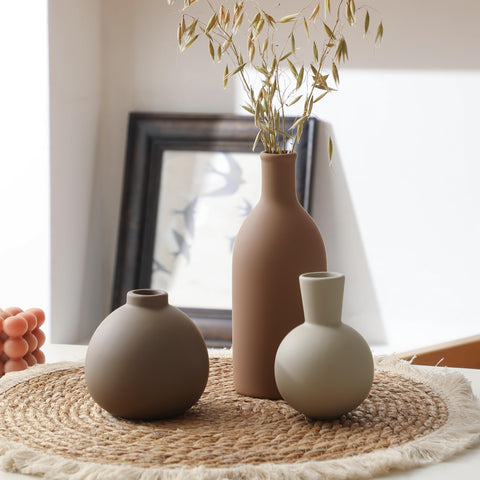 OOIT ceramic vase set of 3 large vase detail reveals elegant shapes and balance.