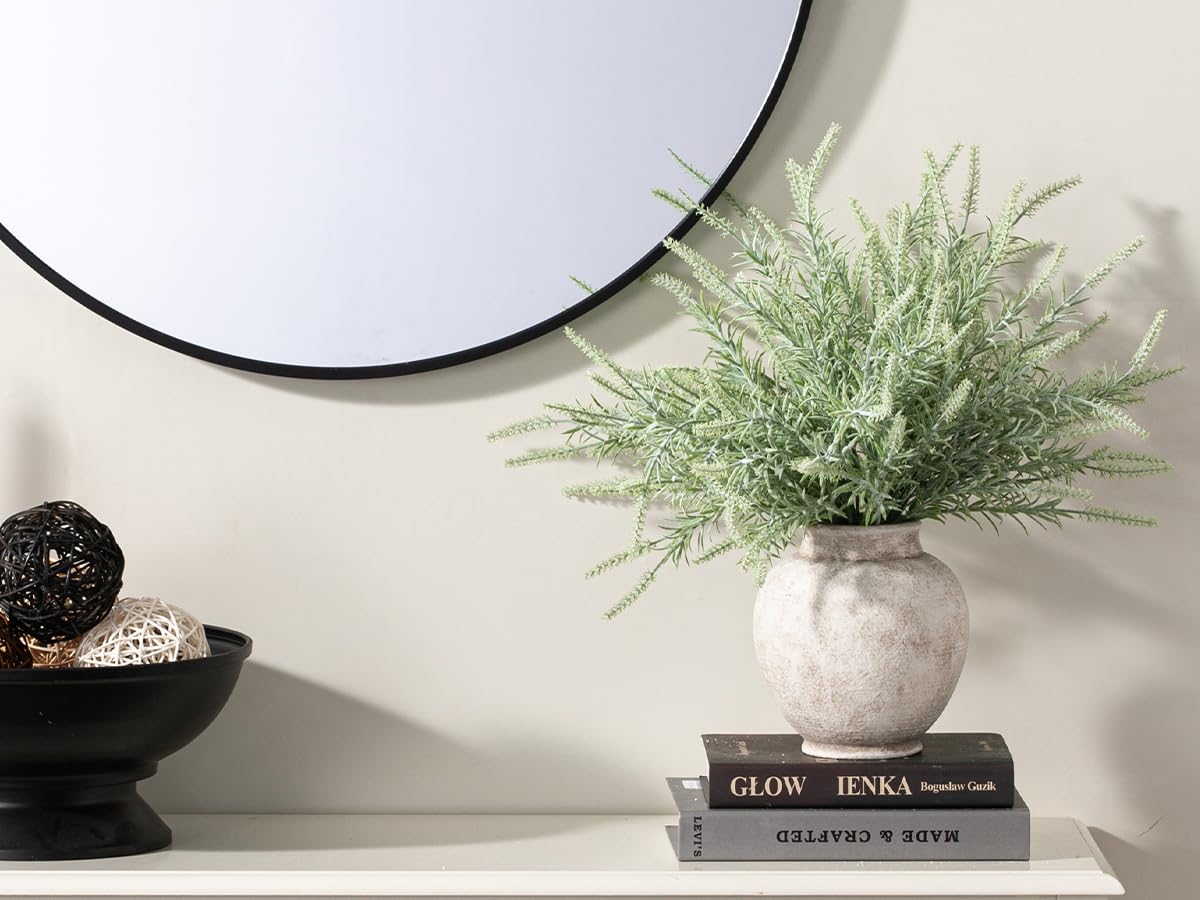 OOIT decorative vase fits multiple decor styles.