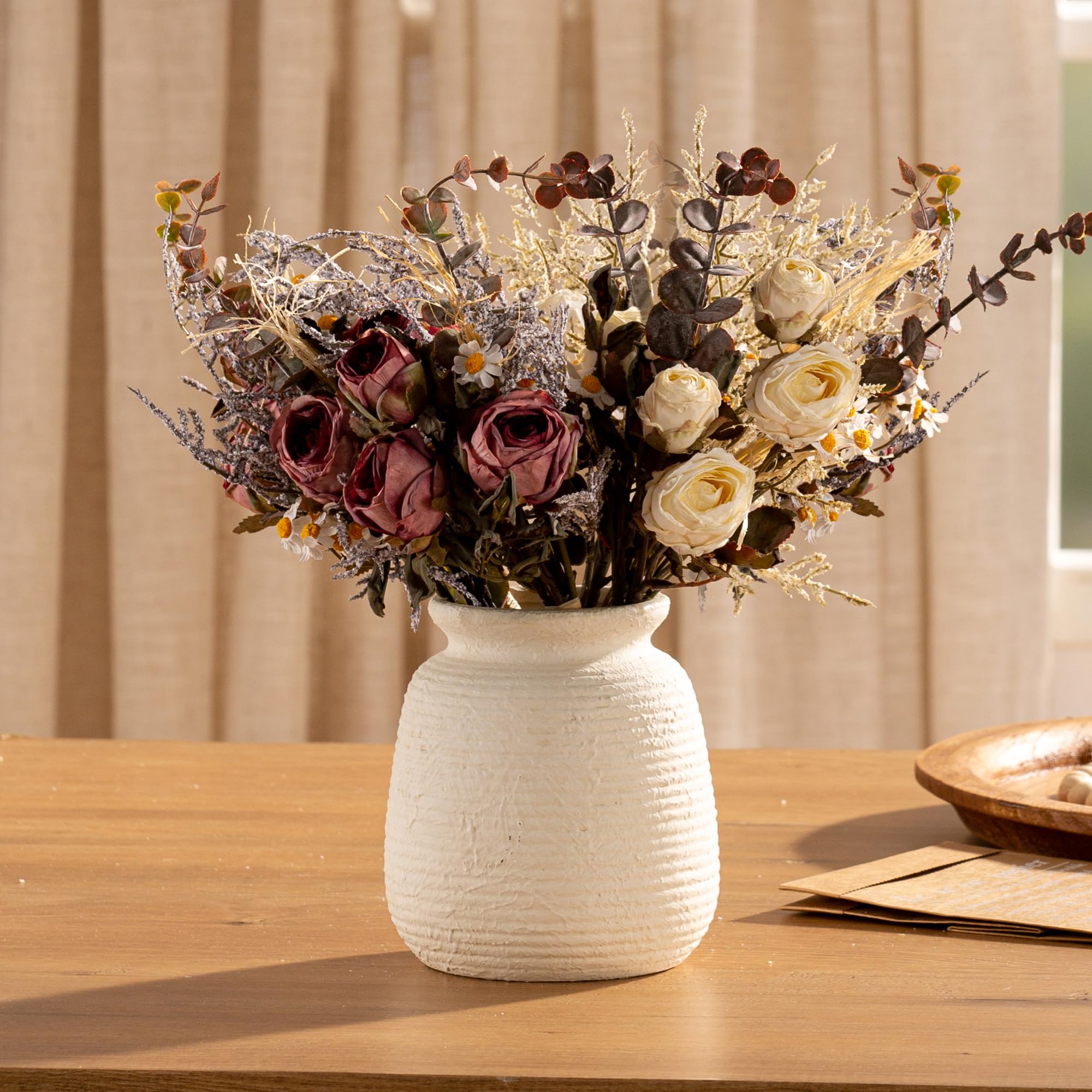 OOIT gift-ready vase ideal for housewarmings and celebrations.