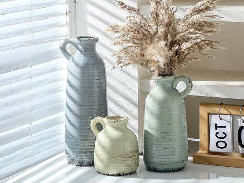 OOIT water-safe interior coating supports fresh or water-filled arrangements.